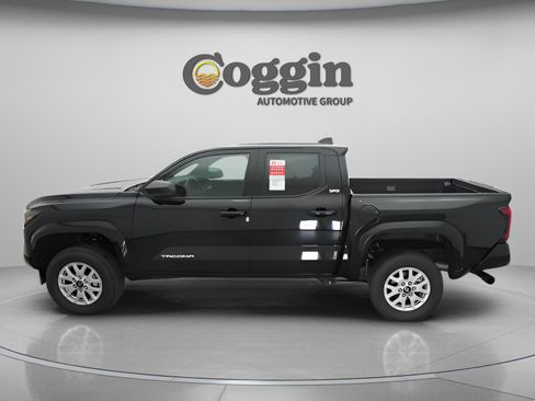 Used 2025 Toyota Tacoma SR5 AWD/4WD image 6