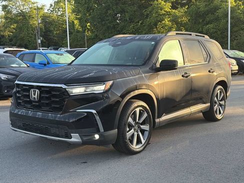 Used 2025 Honda Pilot Elite image 12