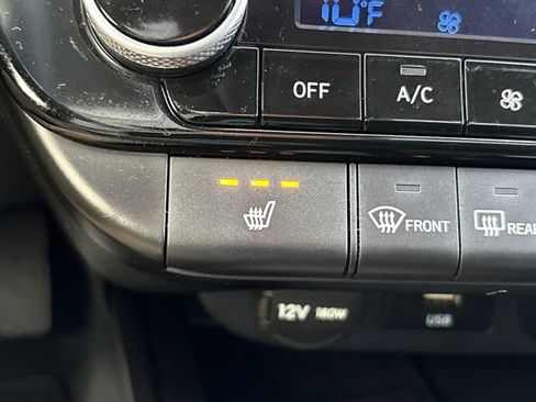 Used 2025 Hyundai Elantra Limited image 18