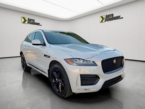 Used 2018 Jaguar F-PACE R-Sport image 9
