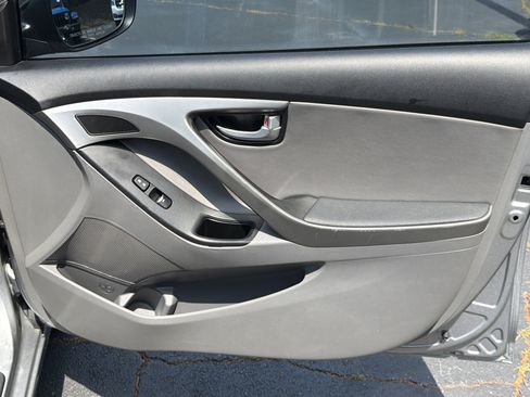 Used 2014 Hyundai Elantra Limited w/ Option Group 03 FWD image 17