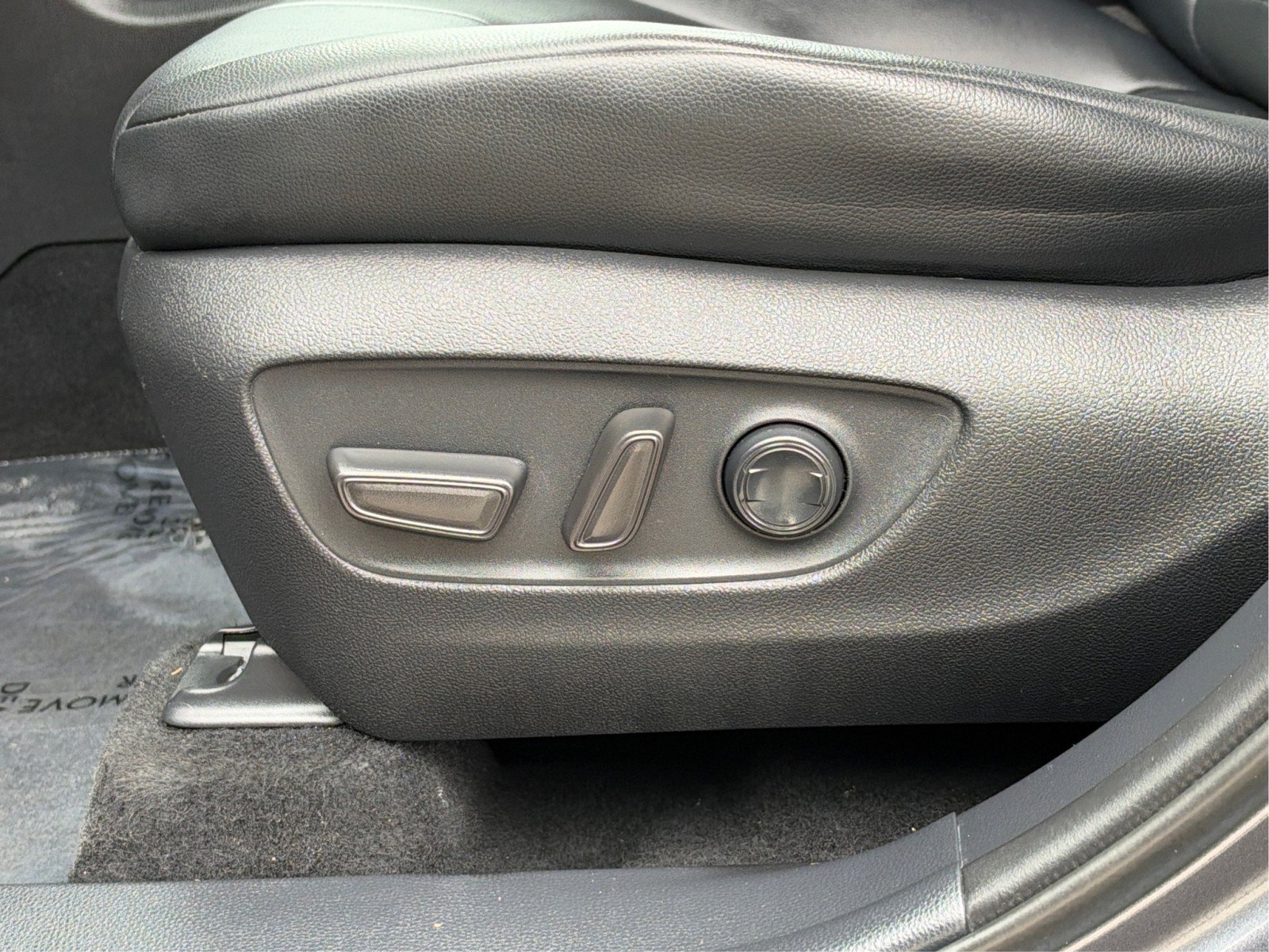 Used 2021 Toyota Highlander XLE AWD/4WD image 19