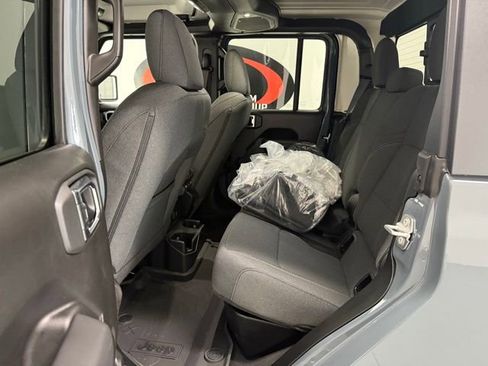 Used 2025 Jeep Gladiator Willys image 15