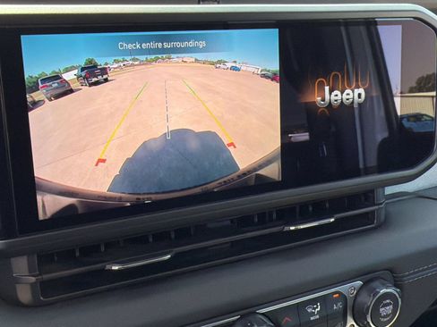 Used 2024 Jeep Wrangler Unlimited Sahara AWD/4WD image 21