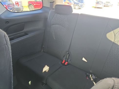 Used 2014 GMC Acadia SLE image 16