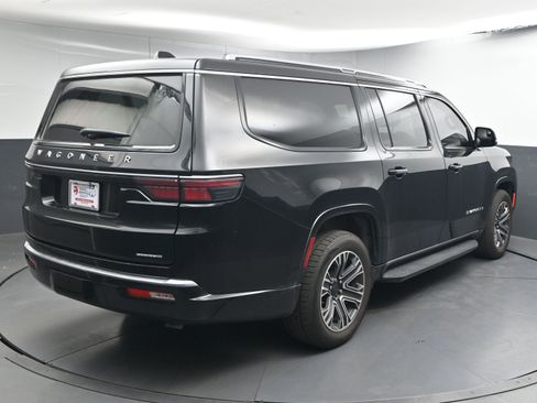 Used 2024 Jeep Wagoneer L Series II w/ Flexible Seating Group image 8