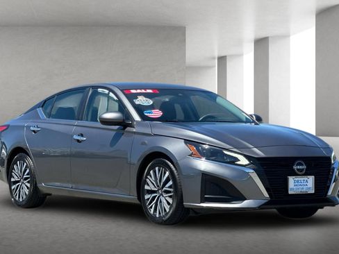 Used 2023 Nissan Altima 2.5 SV FWD image 2