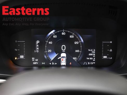 Used 2019 Volvo XC60 T6 Momentum w/ Premium Package image 17