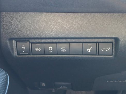 Used 2023 Toyota Venza Limited image 6