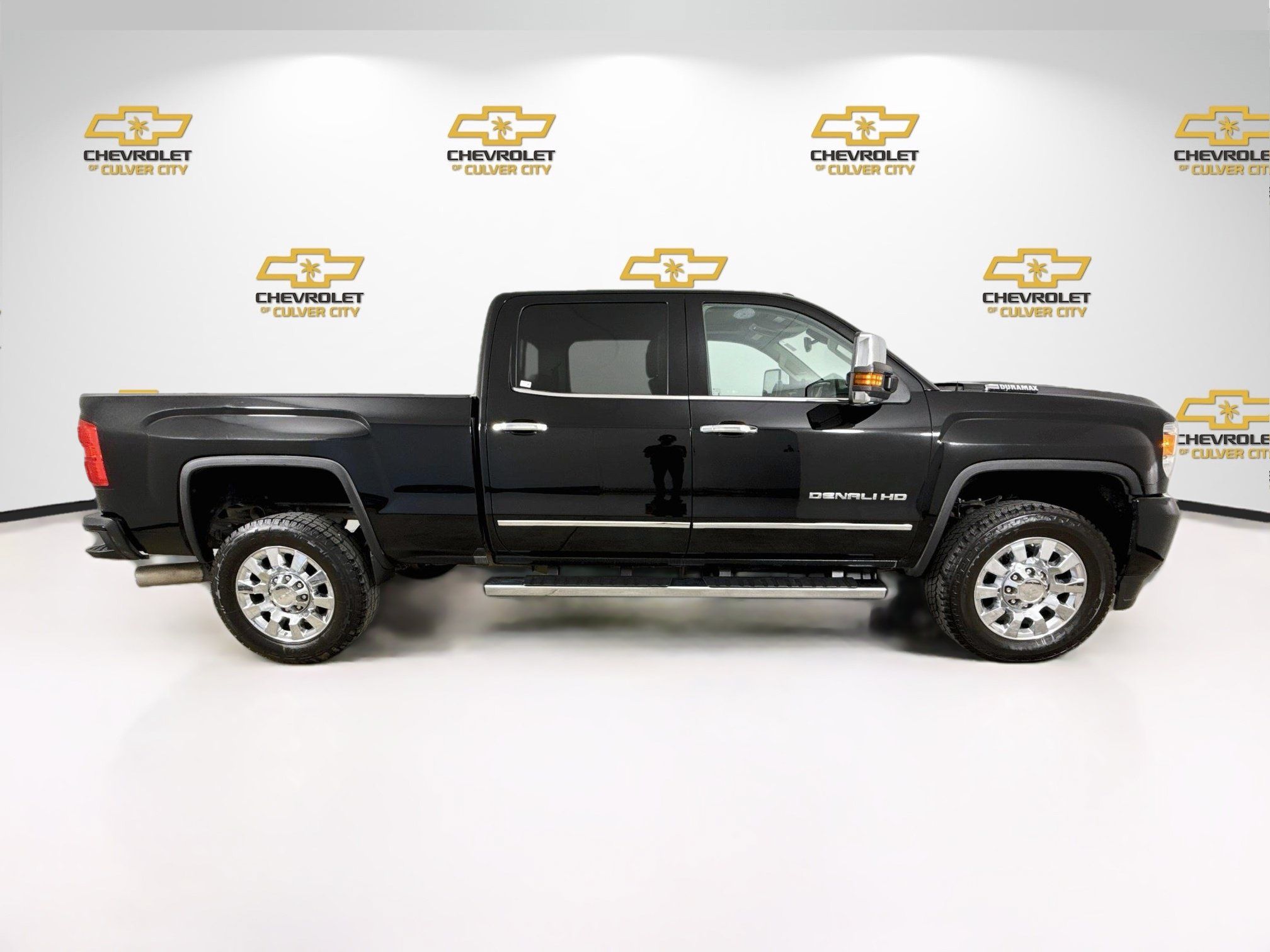 Used 2018 GMC Sierra 2500 Denali w/ Duramax Plus Package AWD/4WD image 9