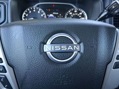 Used 2024 Nissan Titan SV w/ SV Convenience Package image 5