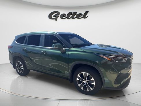 Used 2023 Toyota Highlander XLE image 4