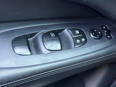 Used 2018 Nissan Pathfinder SL w/ Midnight Edition Package AWD/4WD image 11