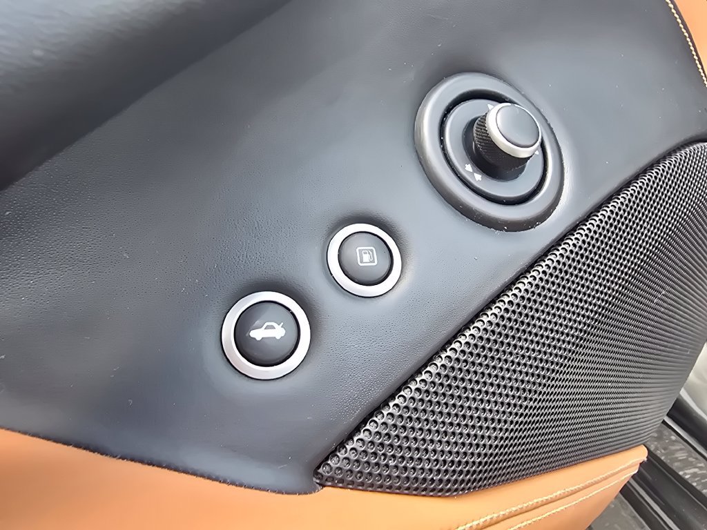 Used 2015 Ferrari California T RWD image 23