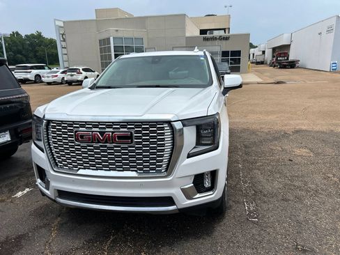 Used 2022 GMC Yukon Denali w/ Denali Premium Package RWD image 6