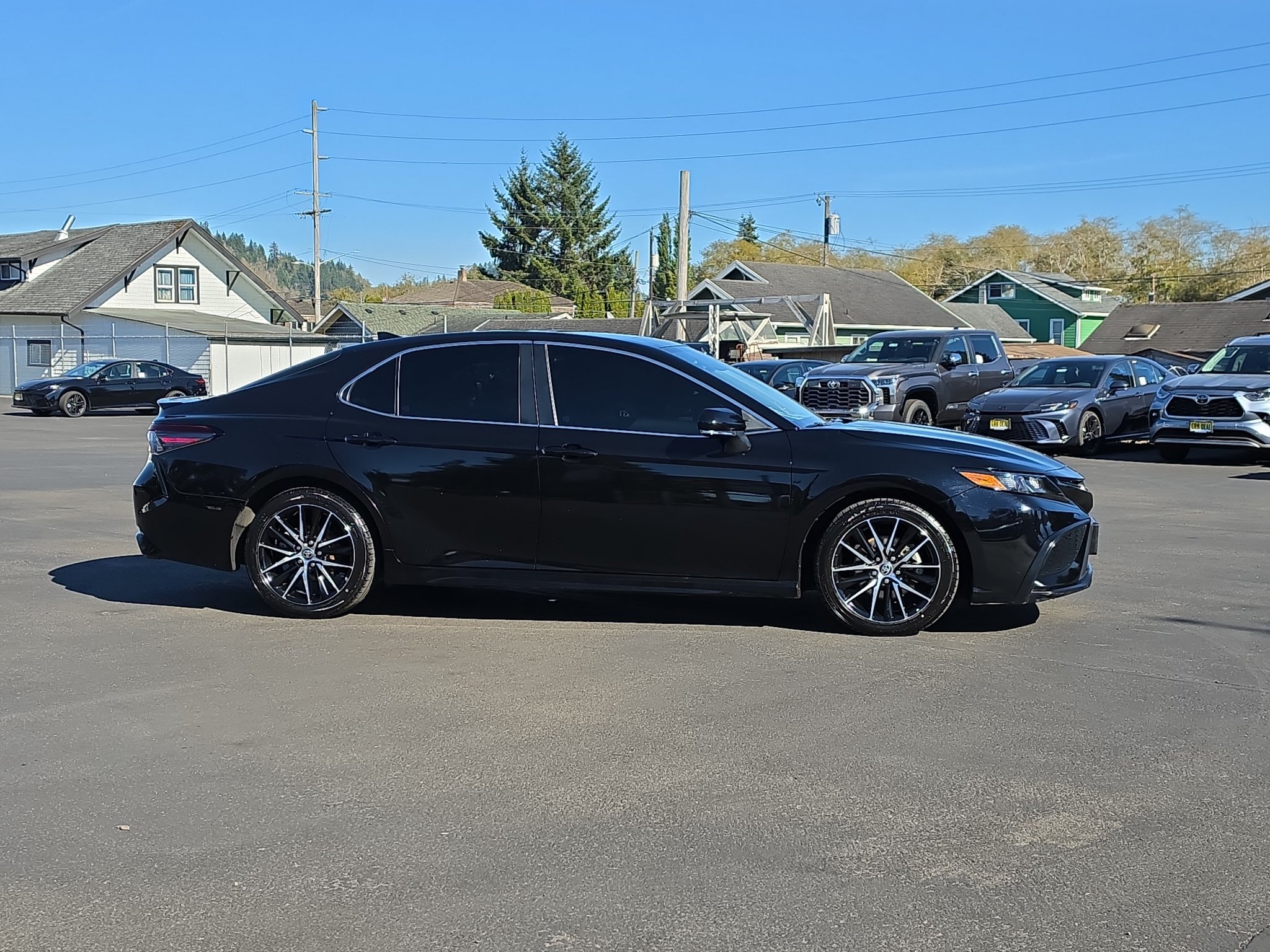 Certified 2021 Toyota Camry SE w/ Cold Weather Package FWD image 7