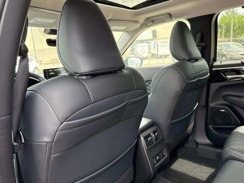 New 2026 Mitsubishi Outlander SEL FWD image 12