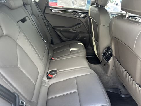 Used 2025 Porsche Macan AWD/4WD image 14