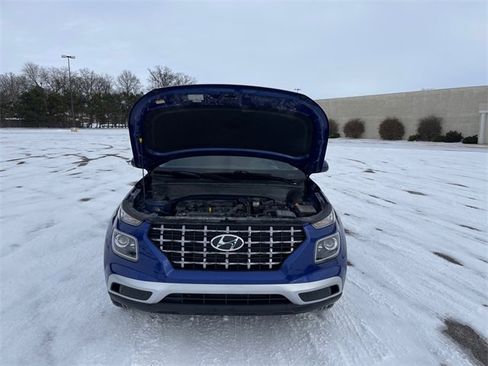 Used 2022 Hyundai Venue SEL image 12
