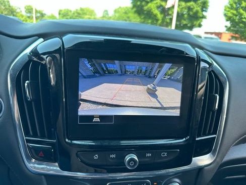 Used 2023 Chevrolet Traverse LT FWD image 28