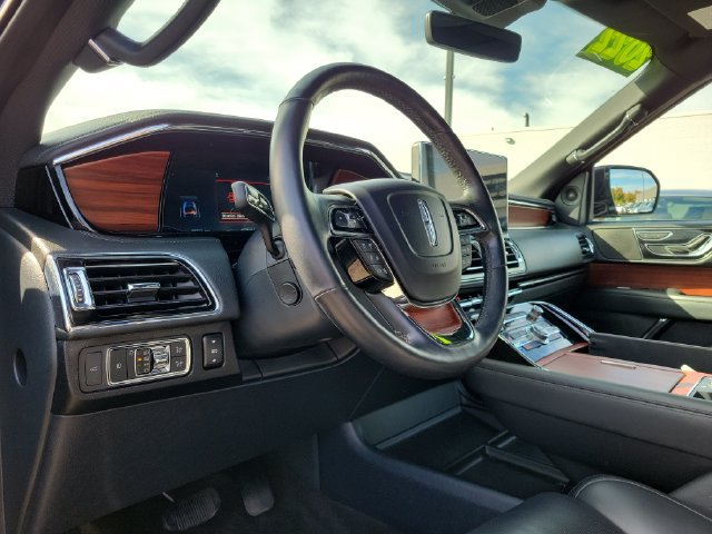 Certified 2022 Lincoln Navigator 4WD image 6