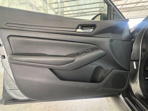 Used 2025 Nissan Altima 2.5 SV FWD image 18
