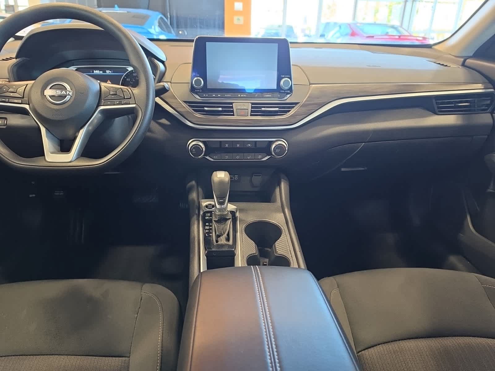 Used 2025 Nissan Altima 2.5 SV FWD image 25