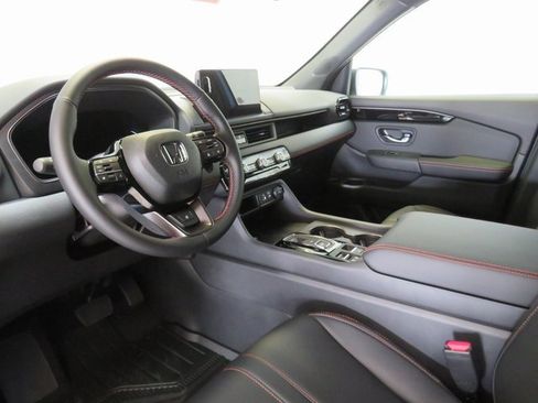 New 2025 Honda Pilot TrailSport image 3