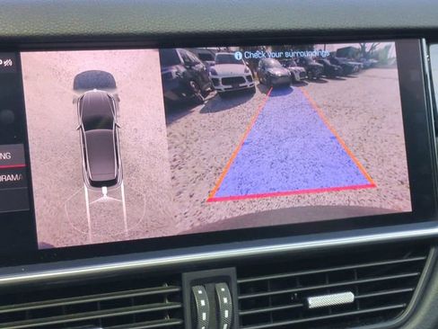 Used 2020 Porsche Cayenne image 24