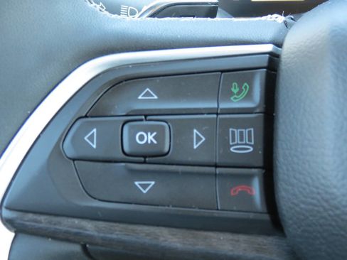 Used 2023 Jeep Grand Cherokee L Limited w/ Black Appearance Package image 12