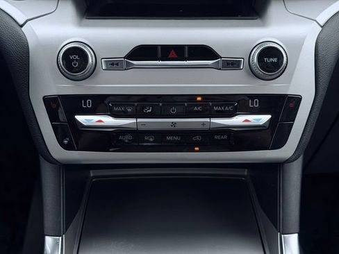 Used 2020 Ford Explorer XLT w/ Equipment Group 202A AWD/4WD image 40