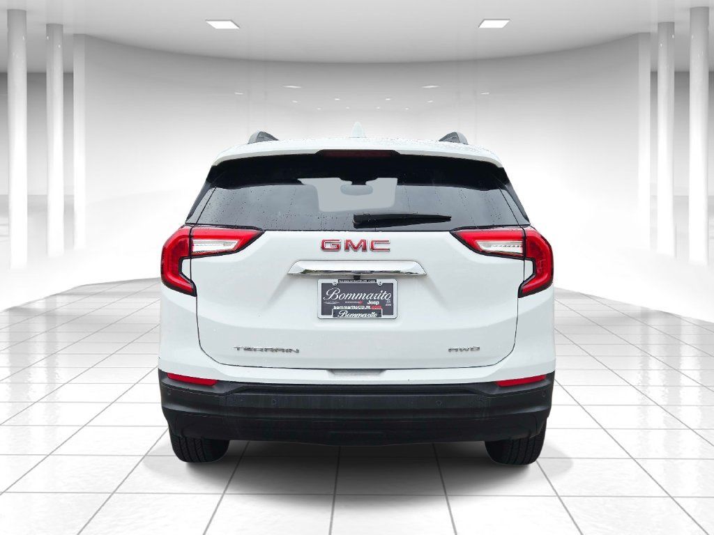 Used 2023 GMC Terrain SLE w/ Driver Convenience Package AWD/4WD image 4