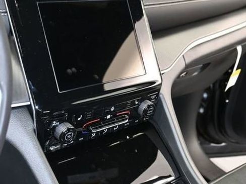 New 2025 Jeep Grand Cherokee Altitude image 23