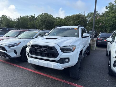 Used 2017 Toyota Tacoma TRD Sport w/ Tow Package (A/T) AWD/4WD image 1