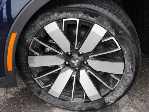 Used 2025 Mitsubishi Outlander SE image 18