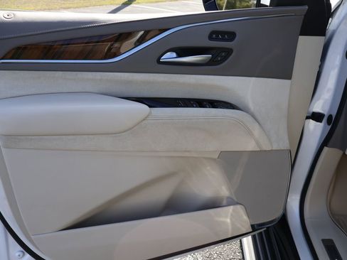 Certified 2023 Cadillac Escalade Premium Luxury Platinum w/ LPO, Radiant Package image 12