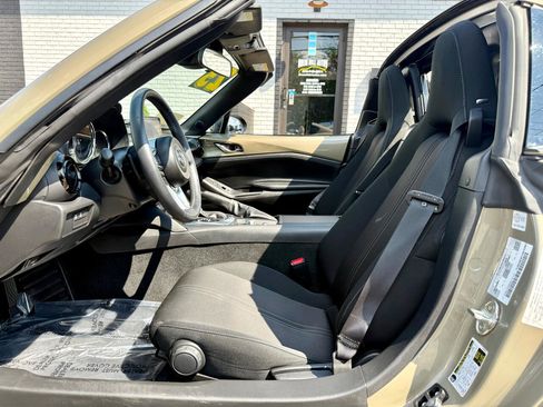 Used 2023 MAZDA MX-5 Miata Club image 16