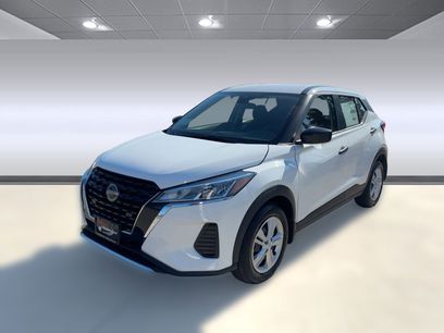 New 2025 Nissan Kicks Play S