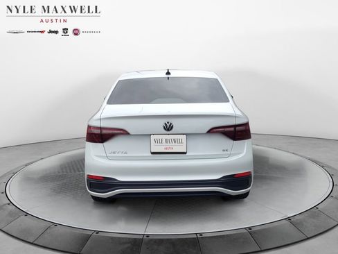 Used 2023 Volkswagen Jetta SE w/ Panoramic Sunroof Package image 15