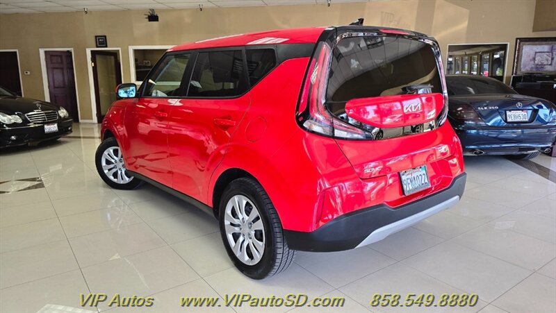 Used 2023 Kia Soul LX FWD image 3