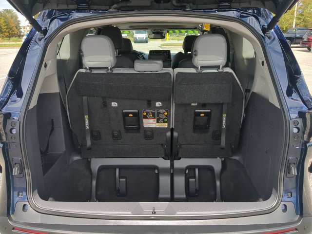 Certified 2024 Toyota Sienna XLE FWD image 14
