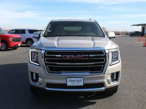 Used 2023 GMC Yukon SLT w/ SLT Luxury Package image 13
