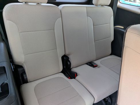 Used 2022 Chevrolet Traverse LS FWD image 33