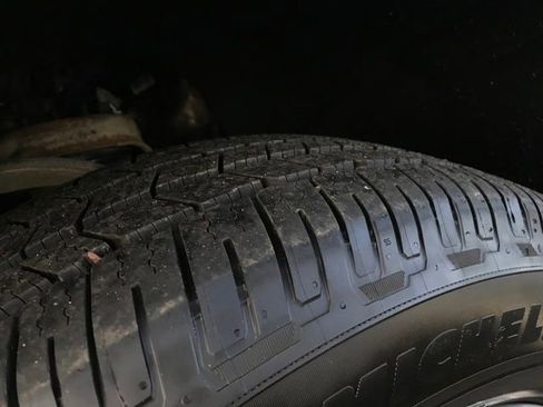 Used 2021 GMC Sierra 1500 SLT image 24