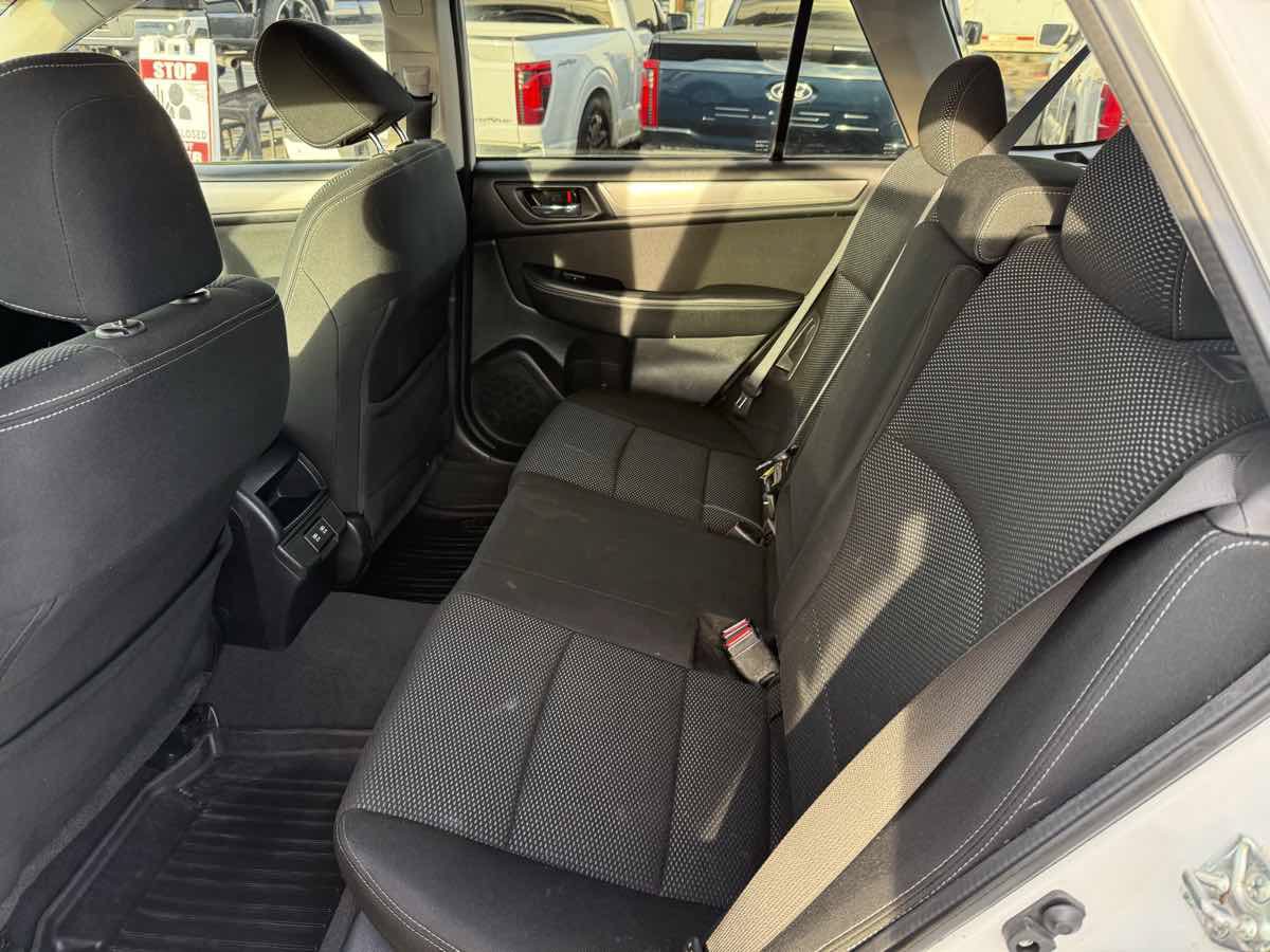 Used 2019 Subaru Outback 2.5i Premium w/ Popular Package #2 AWD/4WD image 11