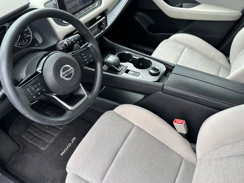 Used 2021 Nissan Rogue SV image 11