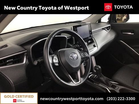 Used 2022 Toyota Corolla Cross XLE image 8