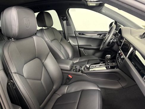 Certified 2026 Porsche Macan AWD/4WD image 16