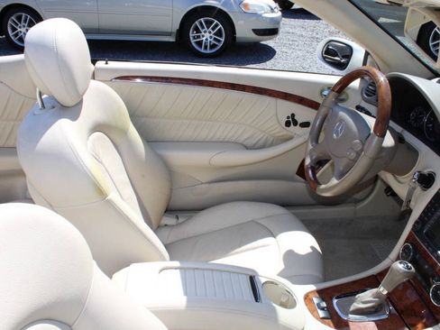 Used 2009 Mercedes-Benz CLK 350 Cabriolet image 19
