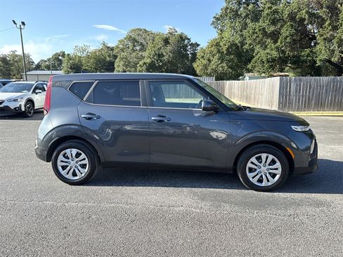 Used 2022 Kia Soul LX image 6